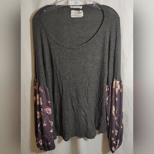 Entro Charcoal Top with Purple Floral Sleeves